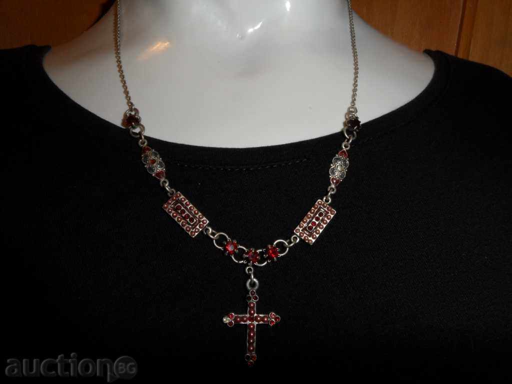 COLIER cu pietricele roșii și cruce