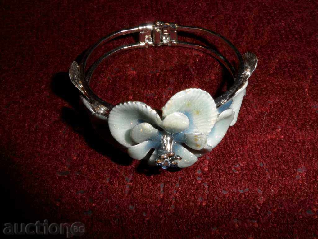 ROUND with flower with price 23.00 BGN | € 11.76 ROUND with flower with price 23.00 BGN | € 11.76