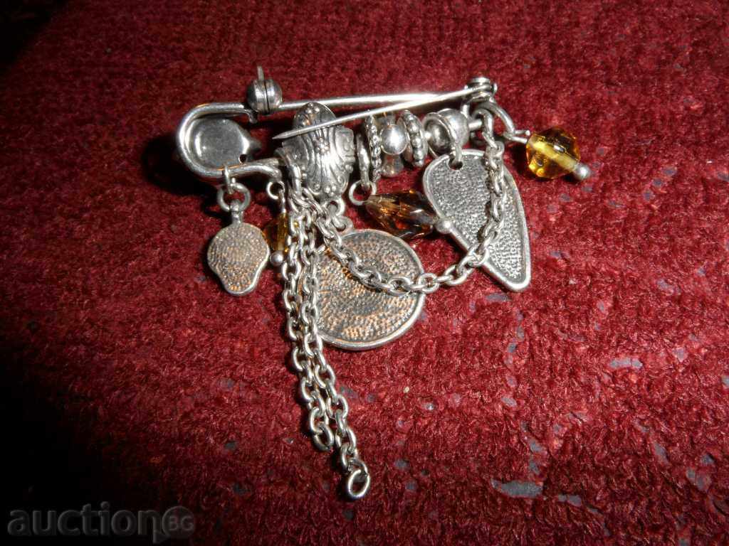 Licitație BROȘĂ cu decor bogat Licitație BROȘĂ cu decor bogat