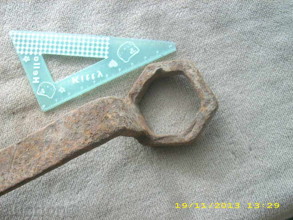 An old wagon wagon key with price 2.99 BGN | € 1.53 An old wagon wagon key with price 2.99 BGN | € 1.53