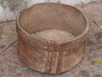 1509. ΠΟΛΥ παλιό ξύλινο καλάθι ΚΡΙΝΑ με το υλικό του σιδήρου