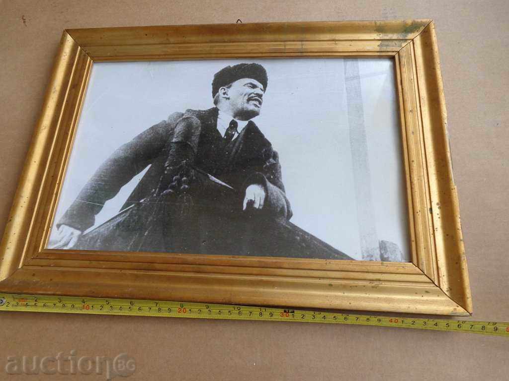 Πορτρέτο, πλαισιωμένο φωτογραφία του επικεφαλής Λένιν