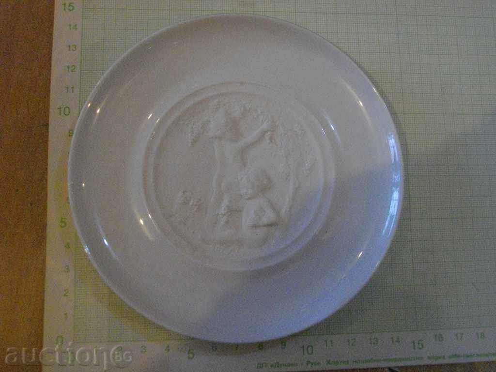 Plate with embossed scene for decoration - 1