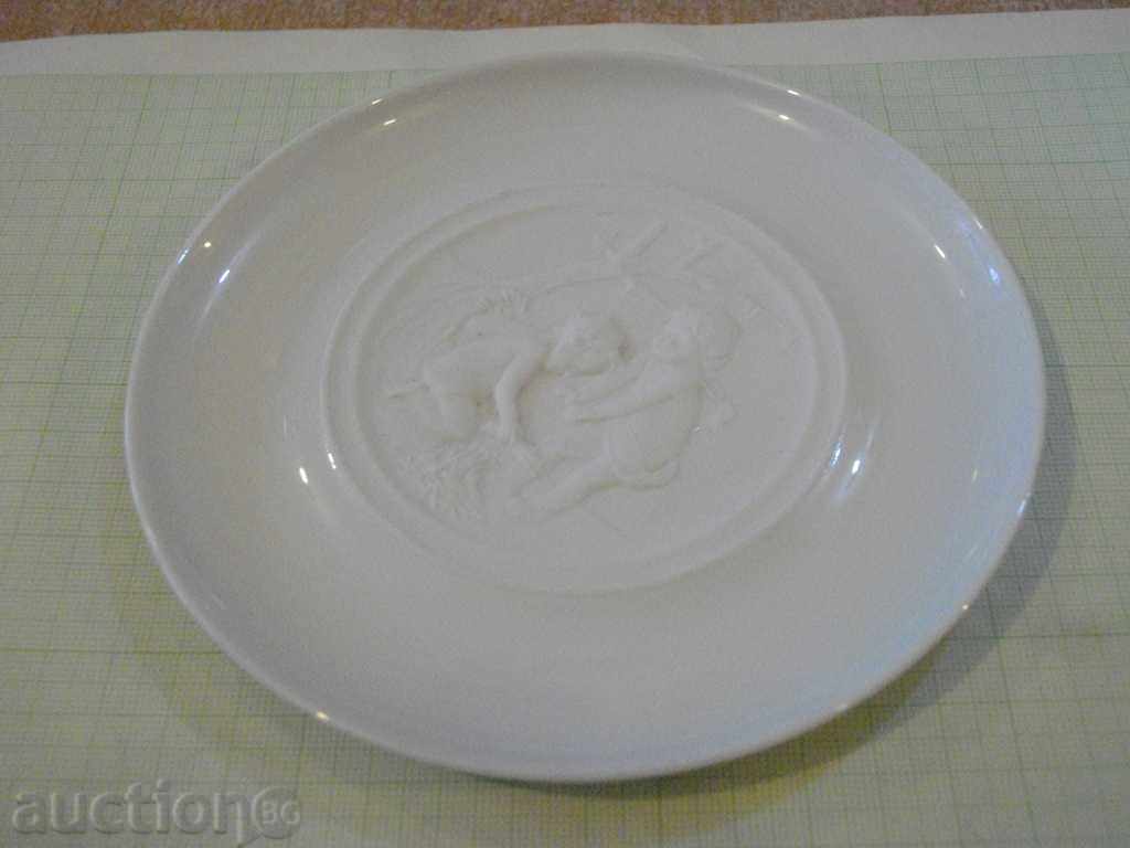 Auction Plate with embossed scene for decoration - 2 Auction Plate with embossed scene for decoration - 2