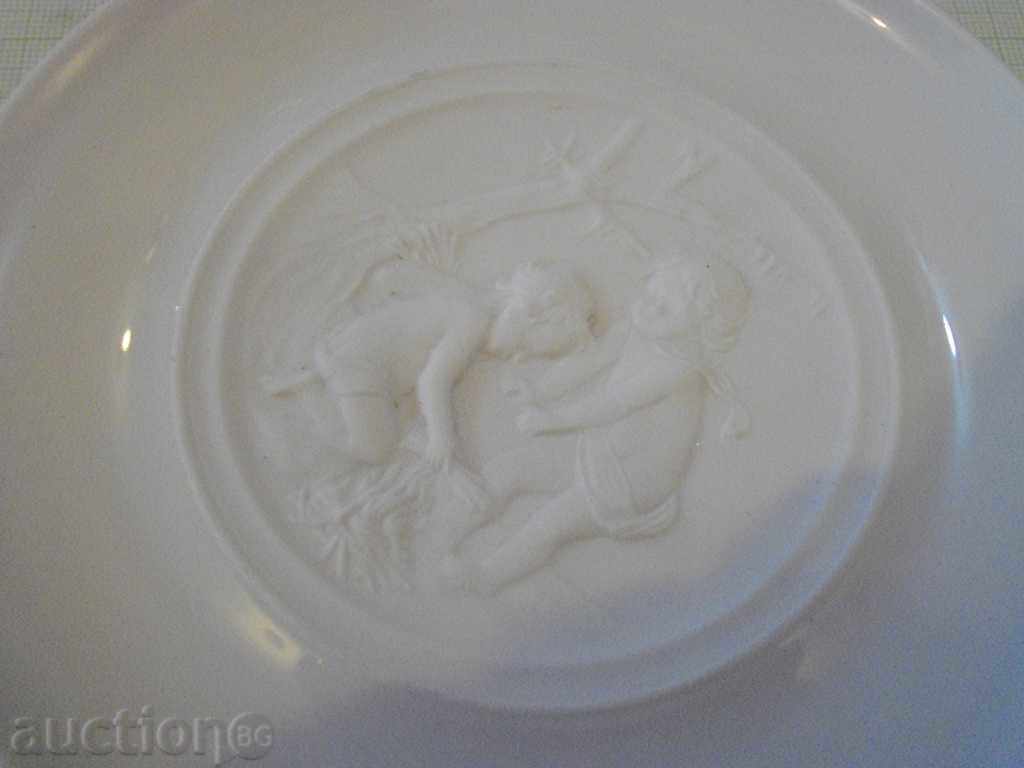 Delivery of Plate with embossed scene for decoration - 2 Delivery of Plate with embossed scene for decoration - 2