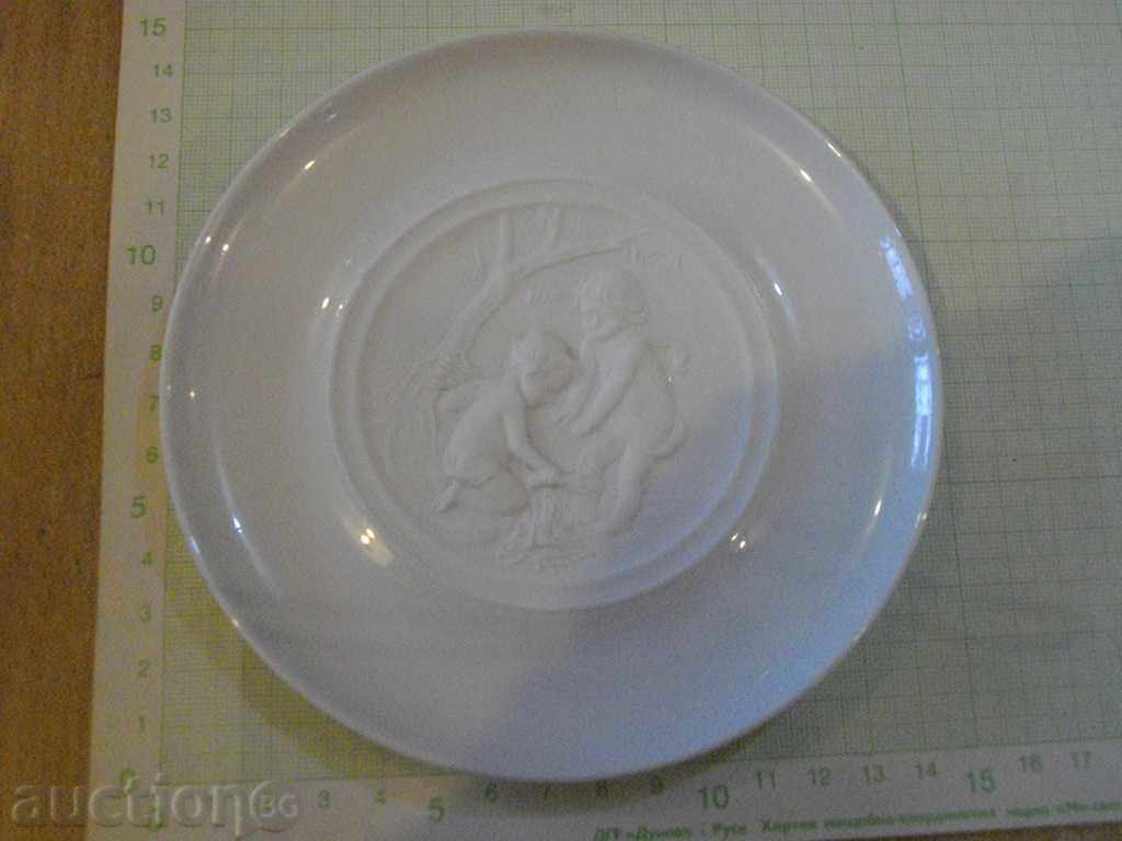 Plate with embossed scene for decoration - 2