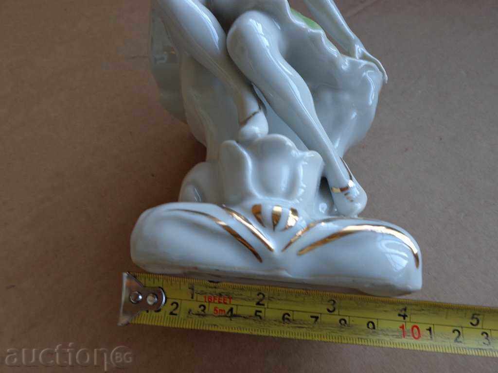 Figure made of porcelain plastic statuette figurine from the Sotsa NRB - 5 Figure made of porcelain plastic statuette figurine from the Sotsa NRB - 5