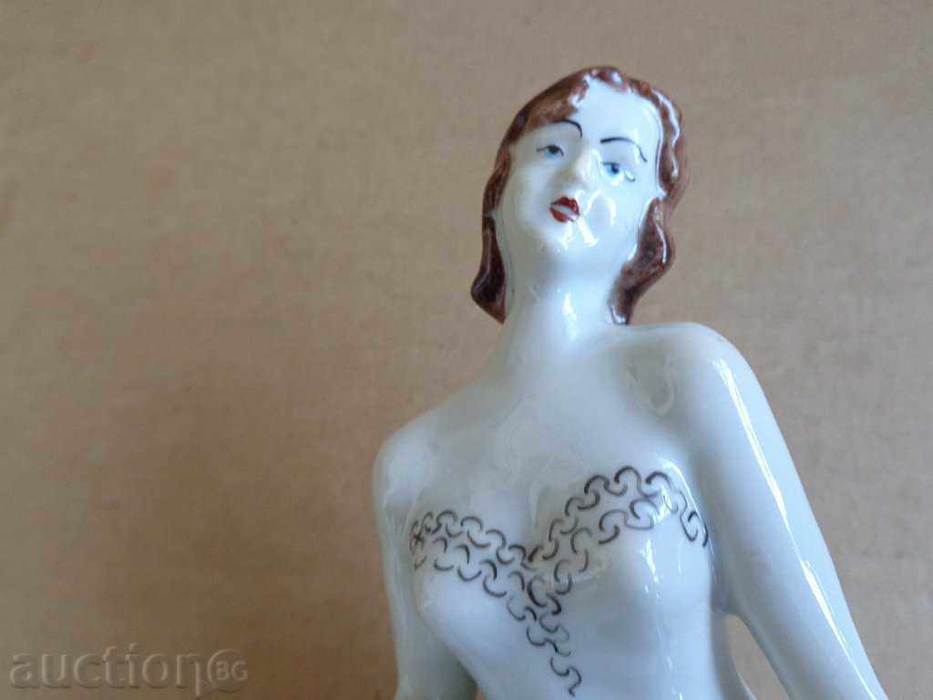 Figure made of porcelain plastic statuette figurine from the Sotsa NRB - 6 Figure made of porcelain plastic statuette figurine from the Sotsa NRB - 6