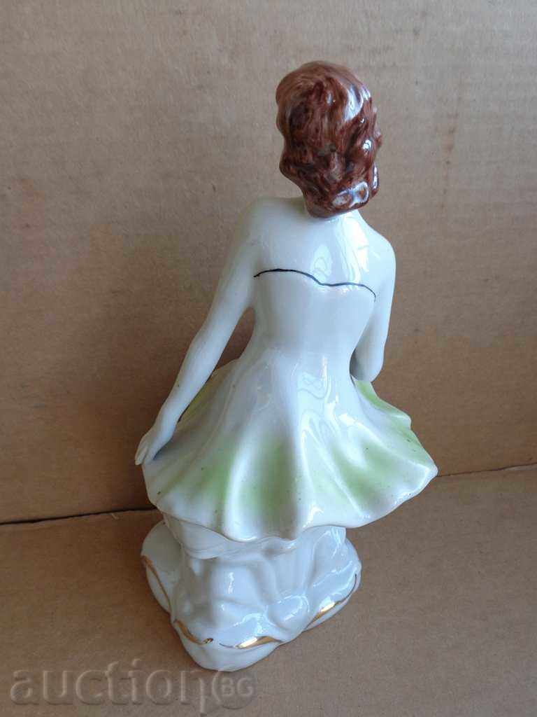 Figure made of porcelain plastic statuette figurine from the Sotsa NRB - 7 Figure made of porcelain plastic statuette figurine from the Sotsa NRB - 7