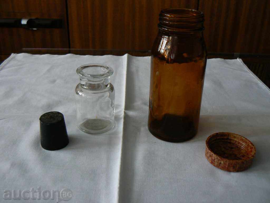 Auction Old bottles of pharmacy - 2 pcs. Auction Old bottles of pharmacy - 2 pcs.