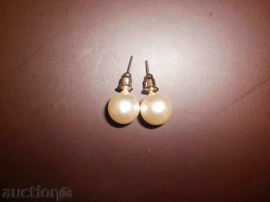 Synthetic pearl earrings with price 5.00 BGN | € 2.56 Synthetic pearl earrings with price 5.00 BGN | € 2.56