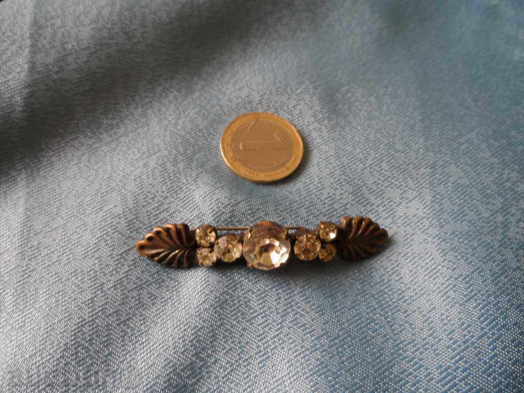 Delivery of OLD BROOCH Delivery of OLD BROOCH