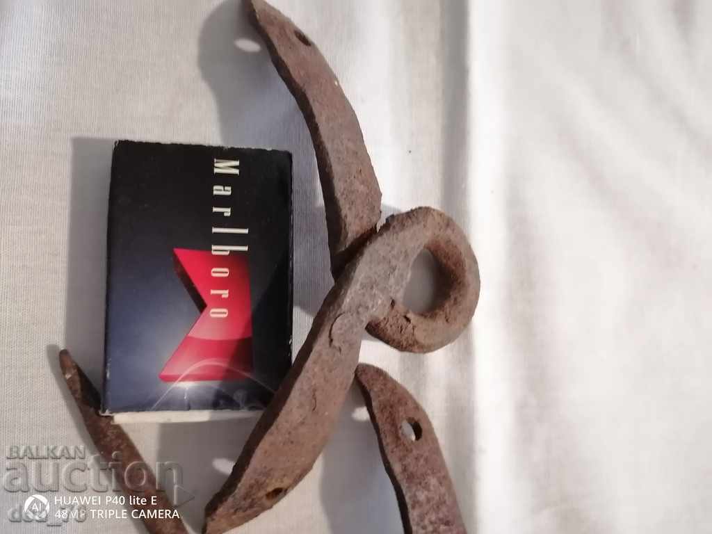 Delivery of Old wrought iron. Delivery of Old wrought iron.