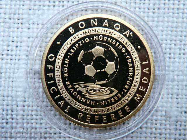 Gilt μετάλλιο στο δικαστή-διαιτητή από το Mundial του 2006 με τιμή 35.00 BGN | € 17.90 Gilt μετάλλιο στο δικαστή-διαιτητή από το Mundial του 2006 με τιμή 35.00 BGN | € 17.90