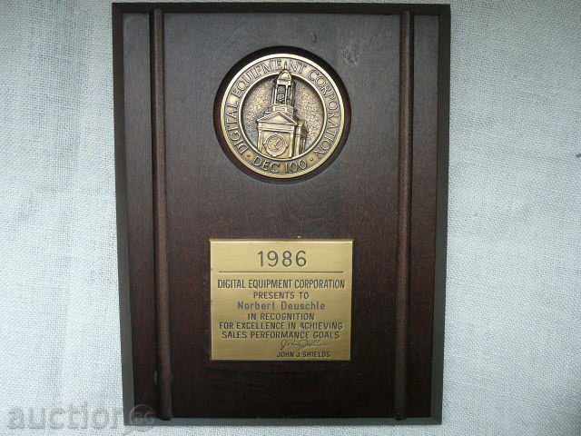 Auction Plaque-medal, bronze and wood Auction Plaque-medal, bronze and wood