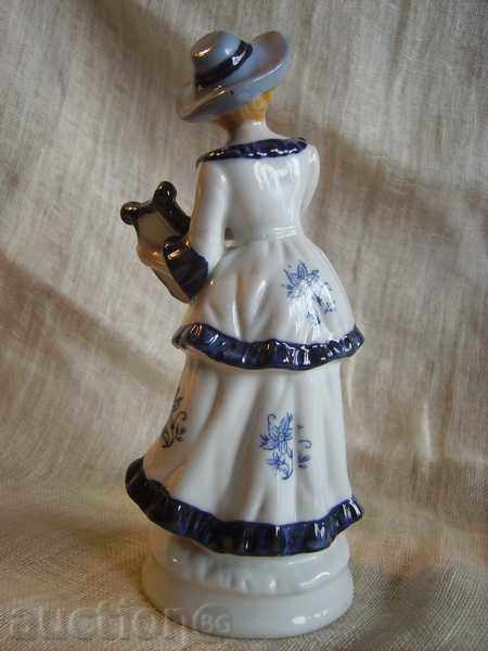 Figura porțelan Vânzare cu preț 25.00 BGN | € 12.78 Figura porțelan Vânzare cu preț 25.00 BGN | € 12.78