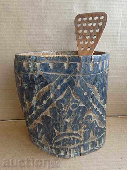 Ένα παλιό βουλγαρικό κουτάλι από ξύλο, ξύλινο, chutora Ένα παλιό βουλγαρικό κουτάλι από ξύλο, ξύλινο, chutora