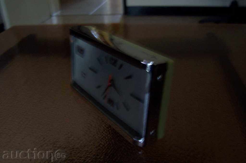 Παράδοση Μηχανικό ξυπνητήρι - HERO Παράδοση Μηχανικό ξυπνητήρι - HERO