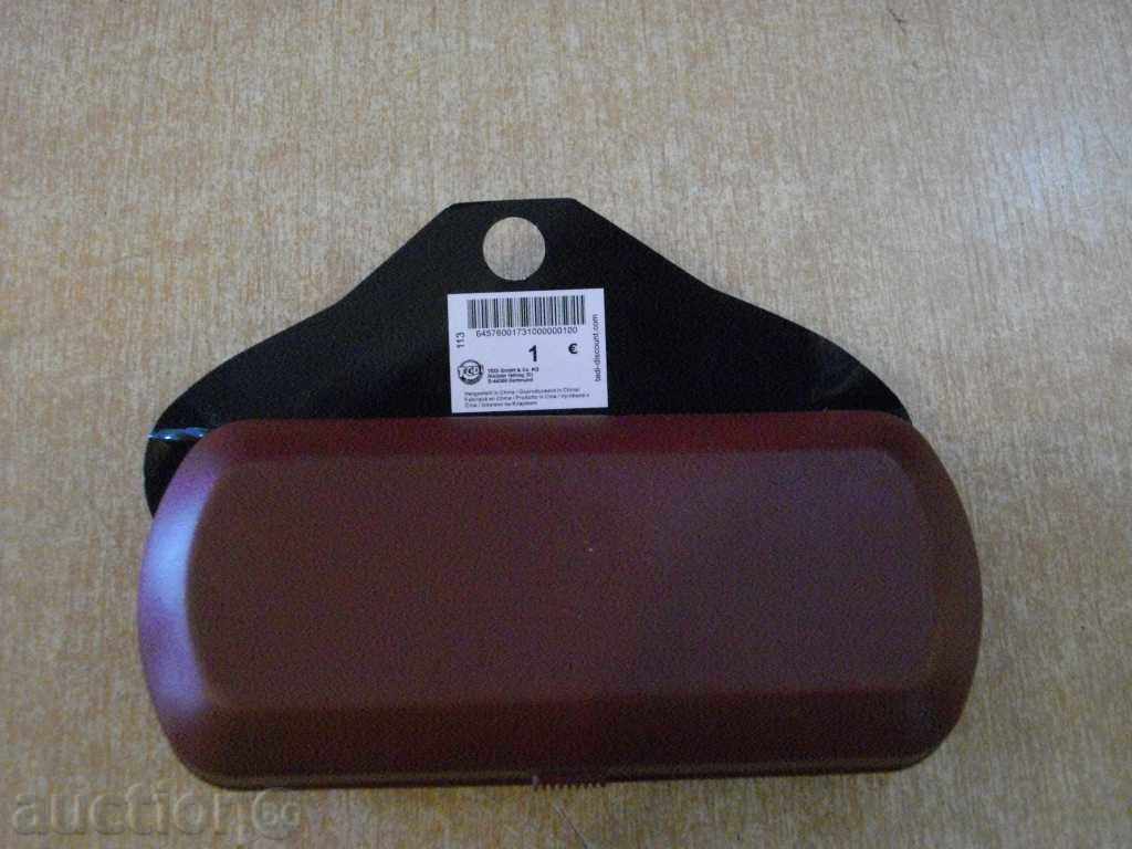 Εκτέλεση πλαστικά ποτήρια νέα με τιμή 3.00 BGN | € 1.53