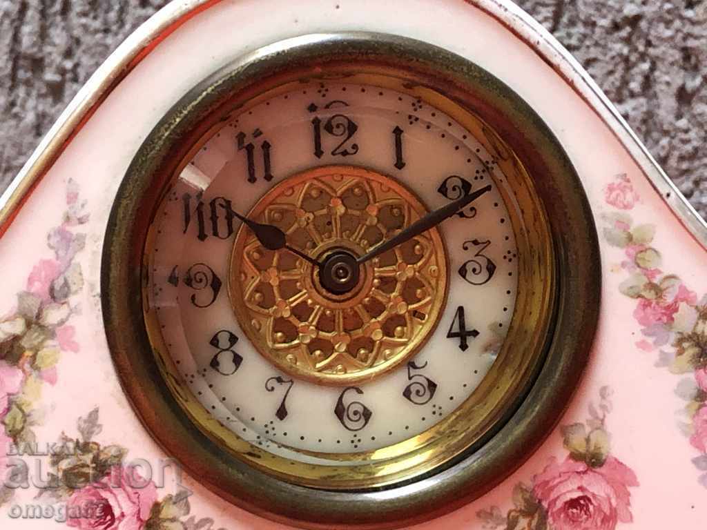 Porcelain desktop clock / inch of the XXth / with price 290.00 BGN | € 148.27 Porcelain desktop clock / inch of the XXth / with price 290.00 BGN | € 148.27