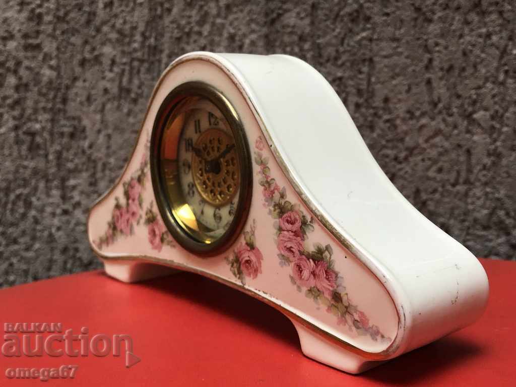 Auction Porcelain desktop clock / inch of the XXth / Auction Porcelain desktop clock / inch of the XXth /