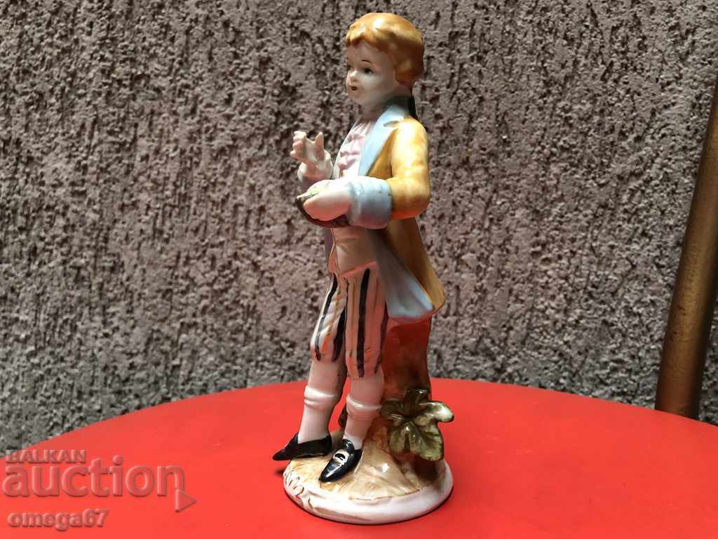 Porcelain figure with price 77.00 BGN | € 39.37 Porcelain figure with price 77.00 BGN | € 39.37