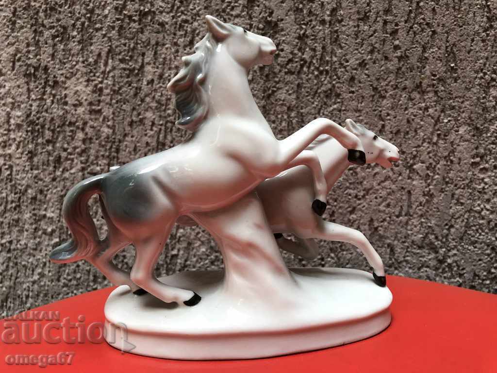 Delivery of Porcelain figure "Mustangi" Germany 1930s Delivery of Porcelain figure "Mustangi" Germany 1930s