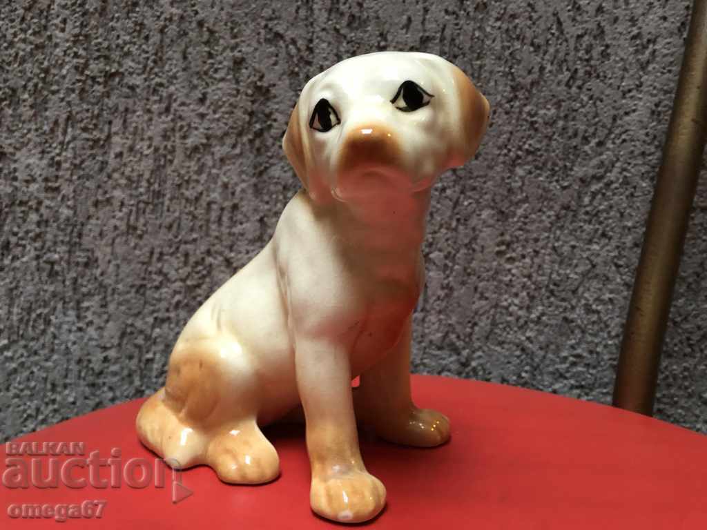 Порцеланова фигура на кученце