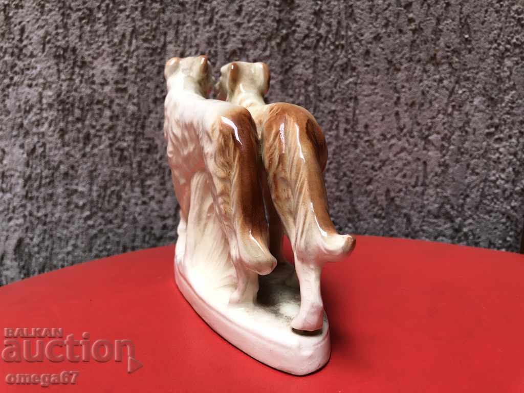 Delivery of Porcelain figure composition Greyhound greyhounds Delivery of Porcelain figure composition Greyhound greyhounds