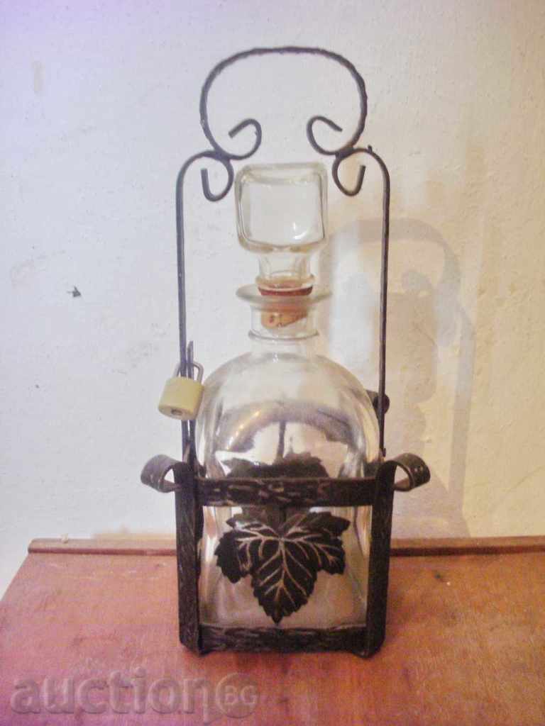 Стара поставка за бутилка от ковано желязо