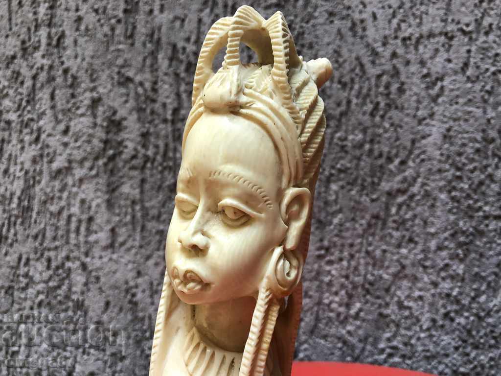 Auction Ivory Elegant female figure Auction Ivory Elegant female figure