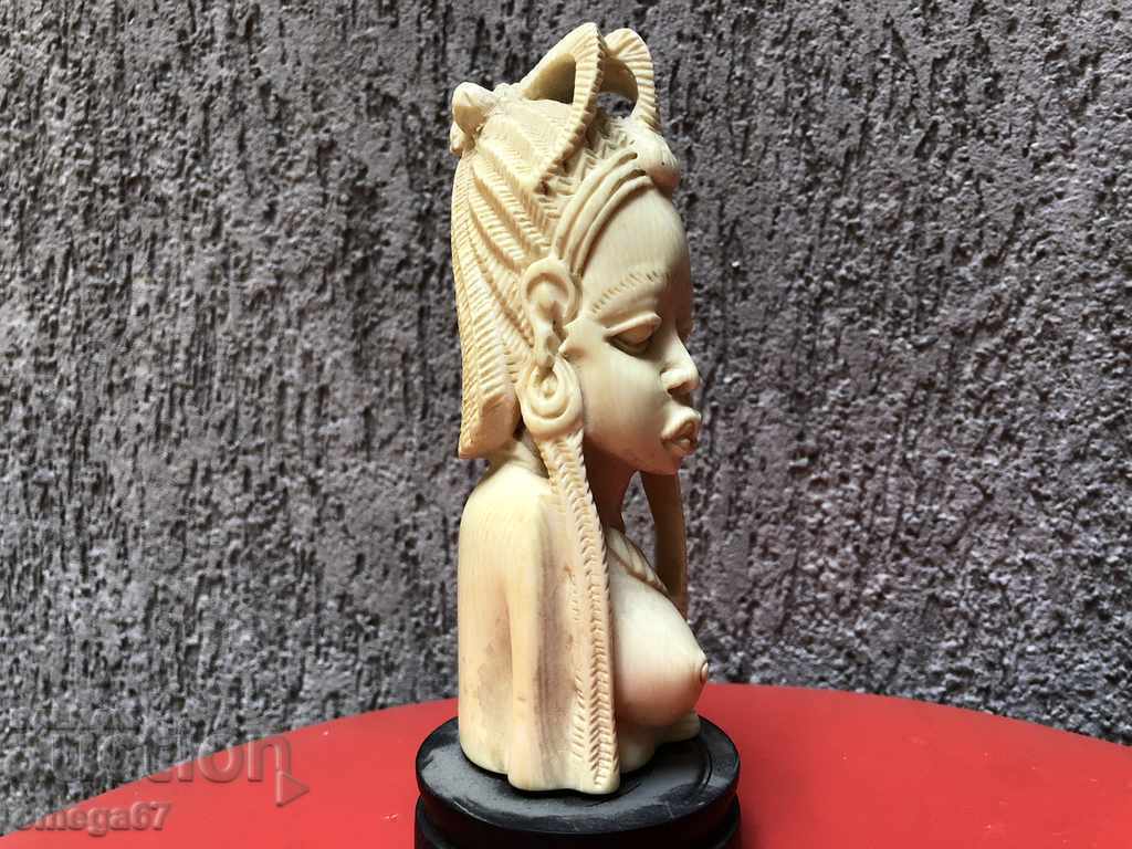 Delivery of Ivory Elegant female figure Delivery of Ivory Elegant female figure