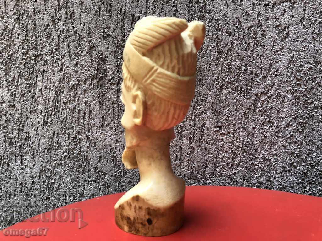 Auction Ivory, fine art, male figure Auction Ivory, fine art, male figure