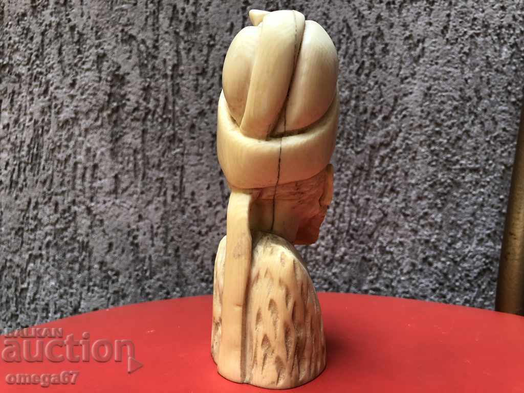 Delivery of Ivory, exquisite item, male bust