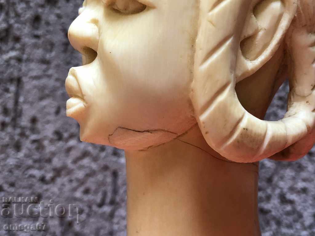 Аукцион Слонова кост изящен женски бюст