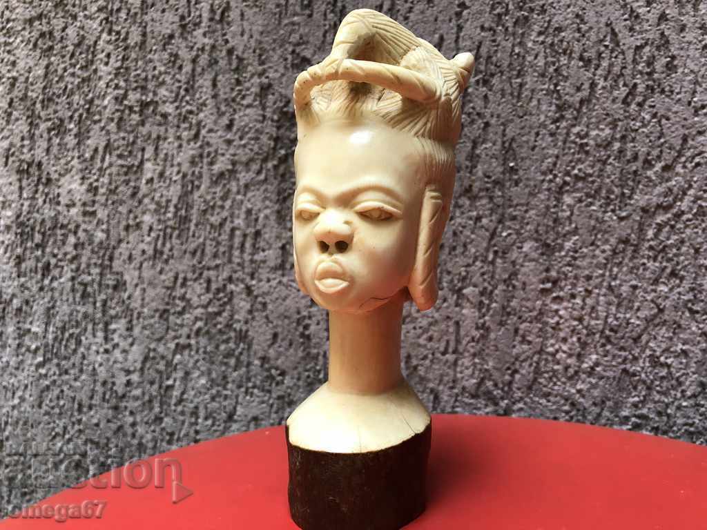 Ivory bust feminin fine
