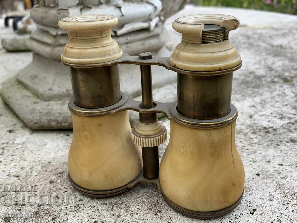 Бинокъл Слонова кост Бинокъл от нач. на 20-ти в. с цена € 180.00 | 352.05 лв.