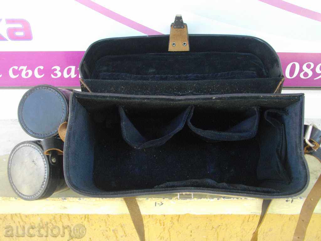 Аукцион Чанта кожена за фотоапарат с два калъфа за фотообективи Аукцион Чанта кожена за фотоапарат с два калъфа за фотообективи