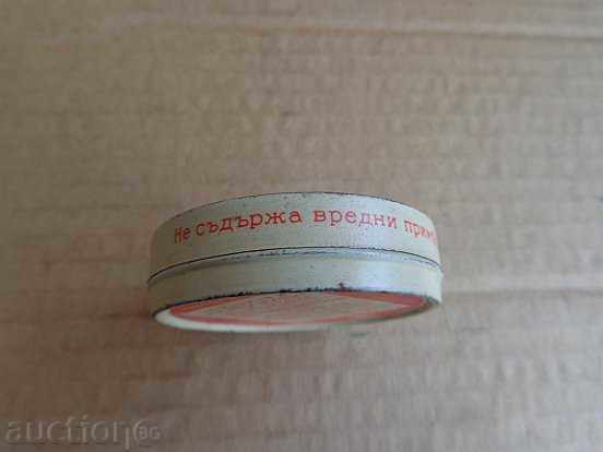 A box of old cosmetic cream, an umbrella, a box, a make-up - 5 A box of old cosmetic cream, an umbrella, a box, a make-up - 5