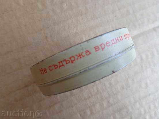 A box of old cosmetic cream, an umbrella, a box, a make-up - 6 A box of old cosmetic cream, an umbrella, a box, a make-up - 6