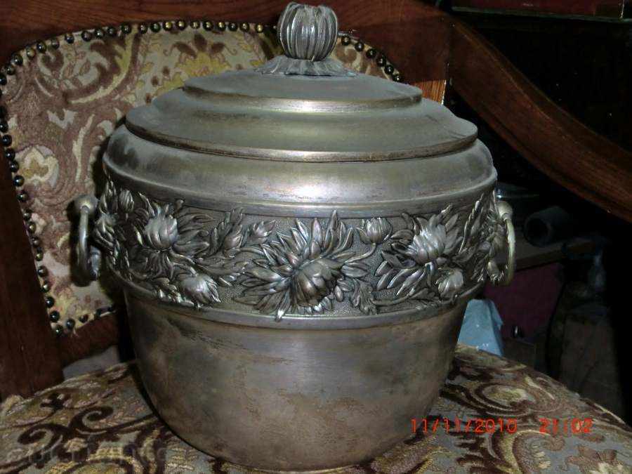 A great bowl of balls designed for the disease liqueur, etc., with price 580.00 BGN | € 296.55 A great bowl of balls designed for the disease liqueur, etc., with price 580.00 BGN | € 296.55