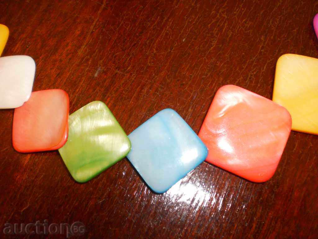 Delivery of Necklace of natural multi-colored mother of pearl square shape