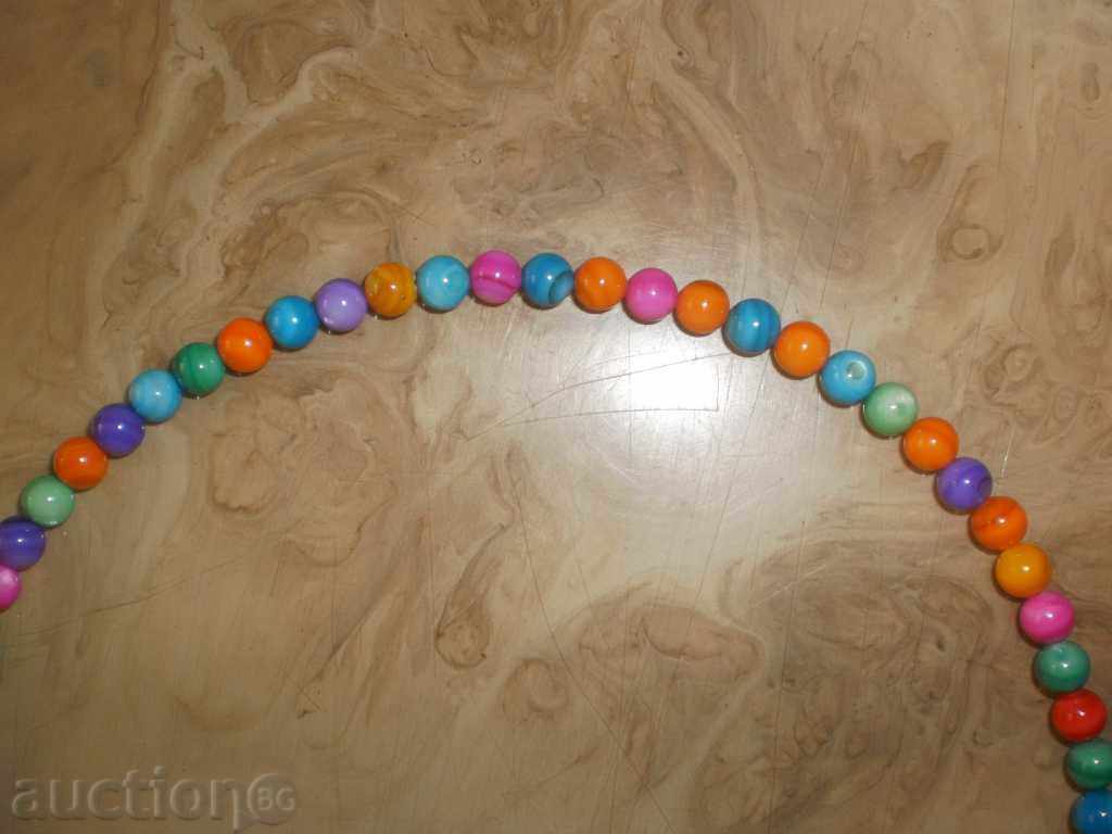 Delivery of Necklace of natural multi-colored mother-of-pearl with a round shape Delivery of Necklace of natural multi-colored mother-of-pearl with a round shape