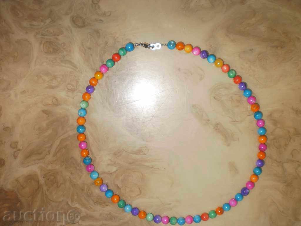 Necklace of natural multi-colored mother-of-pearl with a round shape
