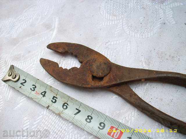 Old bending pliers with price 3.99 BGN | € 2.04 Old bending pliers with price 3.99 BGN | € 2.04