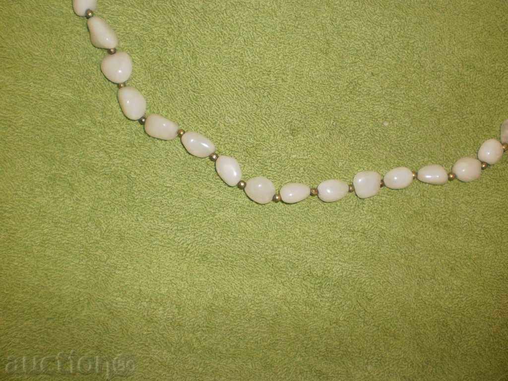 Auction Natural white agate necklace Auction Natural white agate necklace