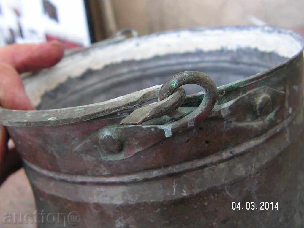 Delivery of 2365. MASS BAKAR HONEY CALEDED AROUND TWO LITERS Delivery of 2365. MASS BAKAR HONEY CALEDED AROUND TWO LITERS