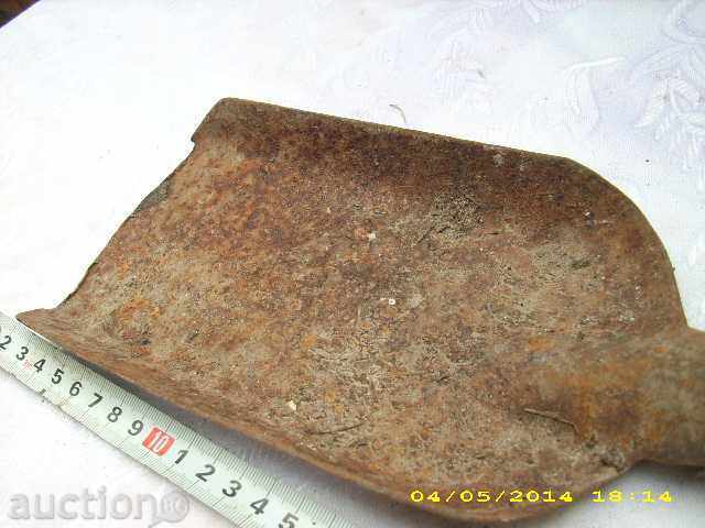 An old small blade for coal with price 1.99 BGN | € 1.02 An old small blade for coal with price 1.99 BGN | € 1.02
