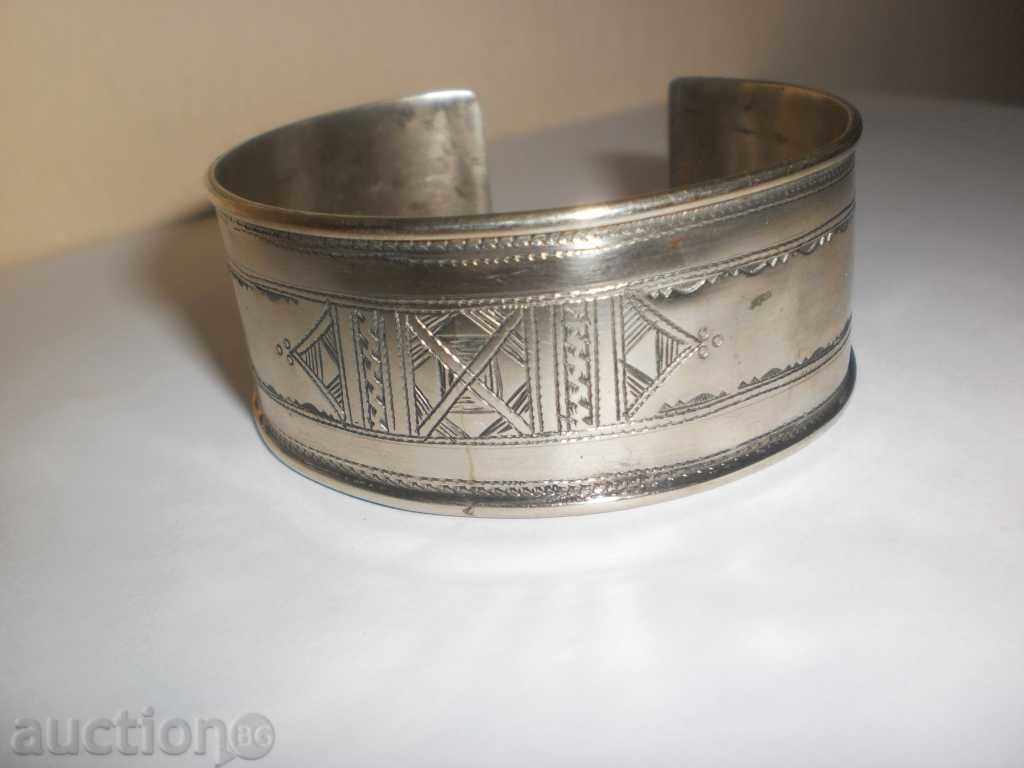 Necklace, earrings and massive bracelet from Africa with price 95.00 BGN | € 48.57 Necklace, earrings and massive bracelet from Africa with price 95.00 BGN | € 48.57