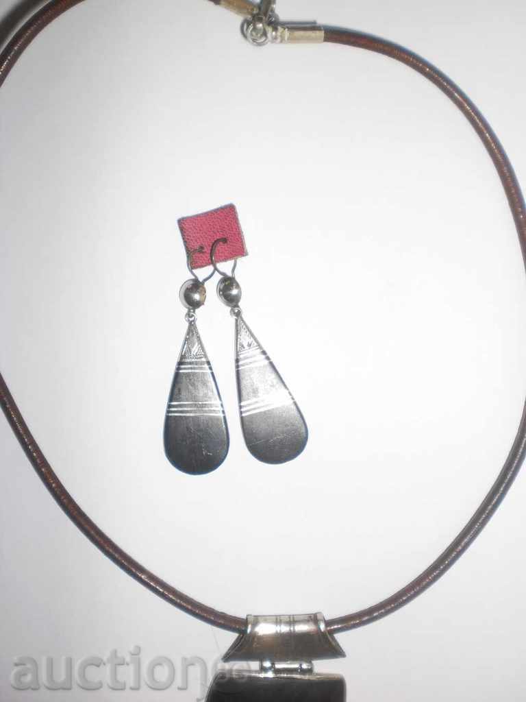 Auction Necklace, earrings and massive bracelet from Africa Auction Necklace, earrings and massive bracelet from Africa